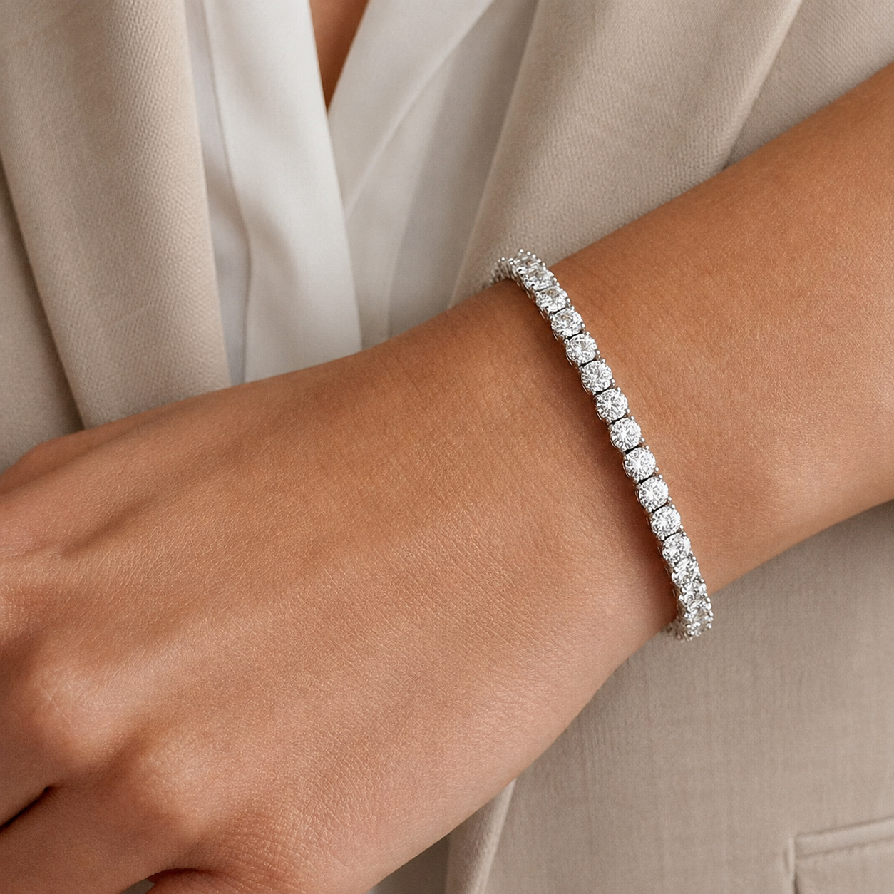 Luxury Round Bracelet (0.3ct each)