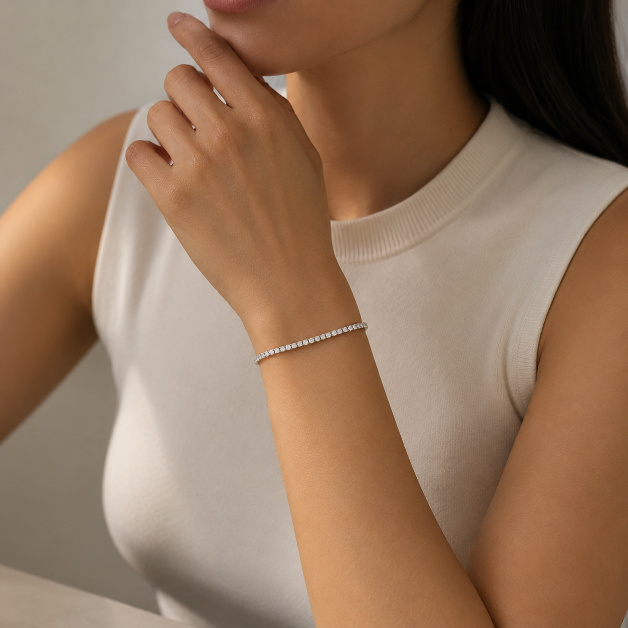 Slim Round Bracelet (0.1ct each)